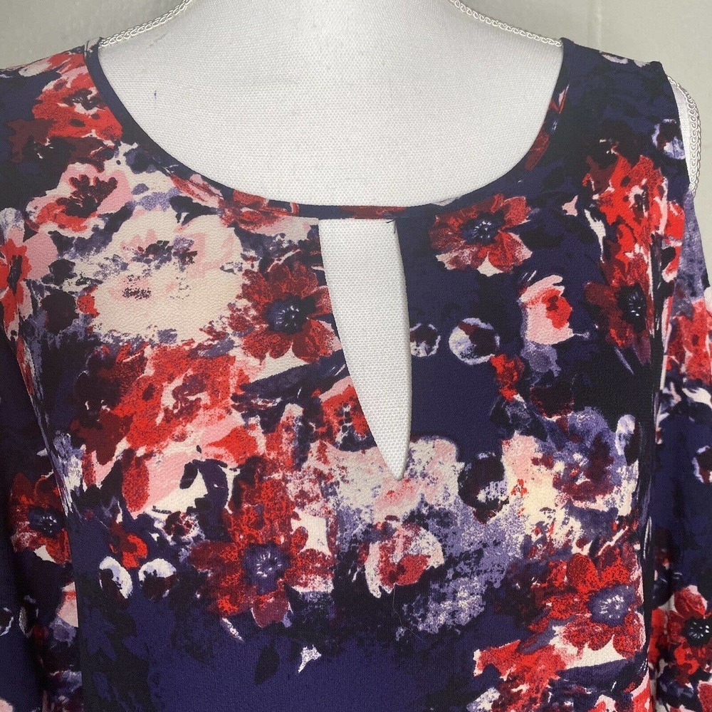 ROSE & OLIVE Floral Cold Shoulder Top Sz Medium Blue Red Pink - Picture 4 of 8